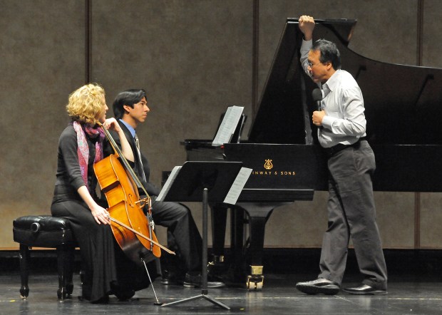 Yo-Yo Ma---- World-renowned cellist Yo-Yo Ma sits in a special UCSB master class held at the Lobero Theater Tuesday morning. SHOWN--- Ma talks with Kathryn Mendenhall, cello, and Christopher Davis, piano after they performed a work by Beethoven. Photo by MIKE ELIASON/News-Press
